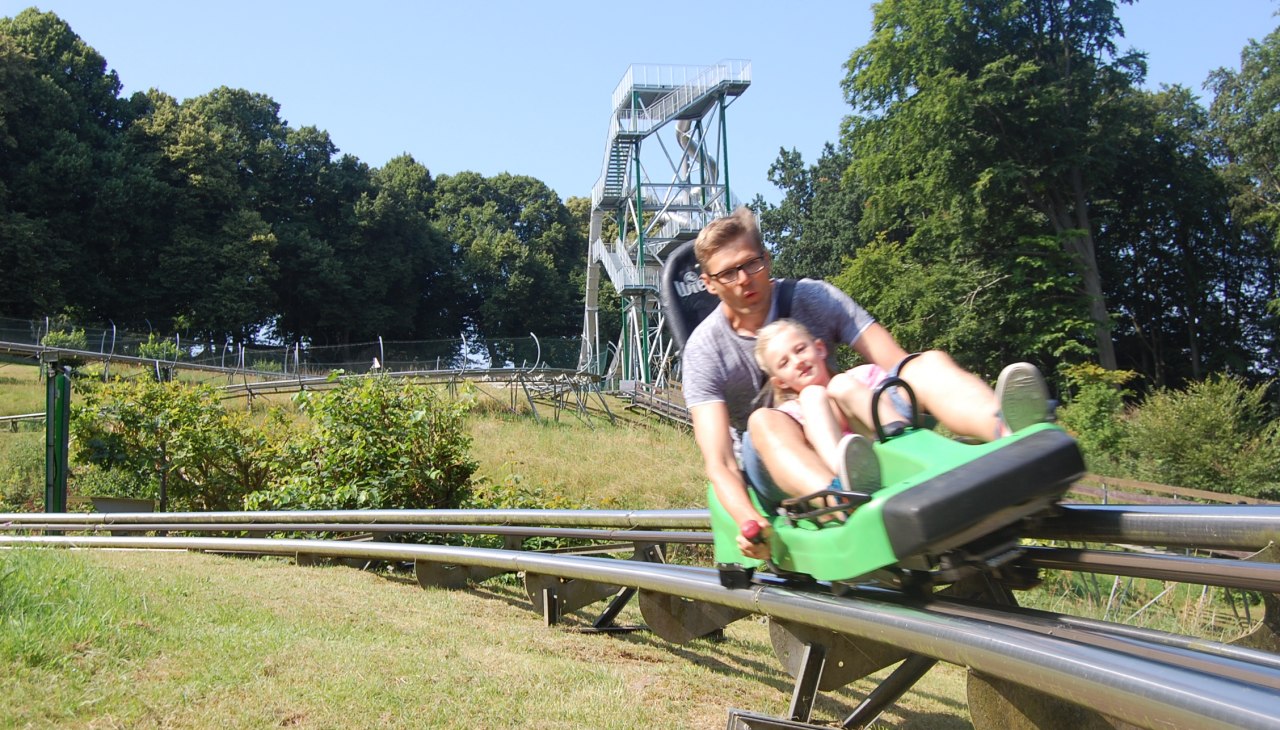 Inselrodelbahn mit Rutschenturm, &copy; Paul Dehn