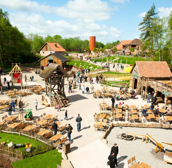 Ein Blick &uuml;ber das gro&szlig;e Erlebnis-Dorf auf R&uuml;gen, &copy; Karls Erlebnis-Dorf