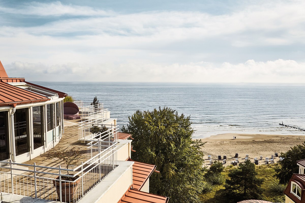 &copy; DSR Hotel Holding GmbH