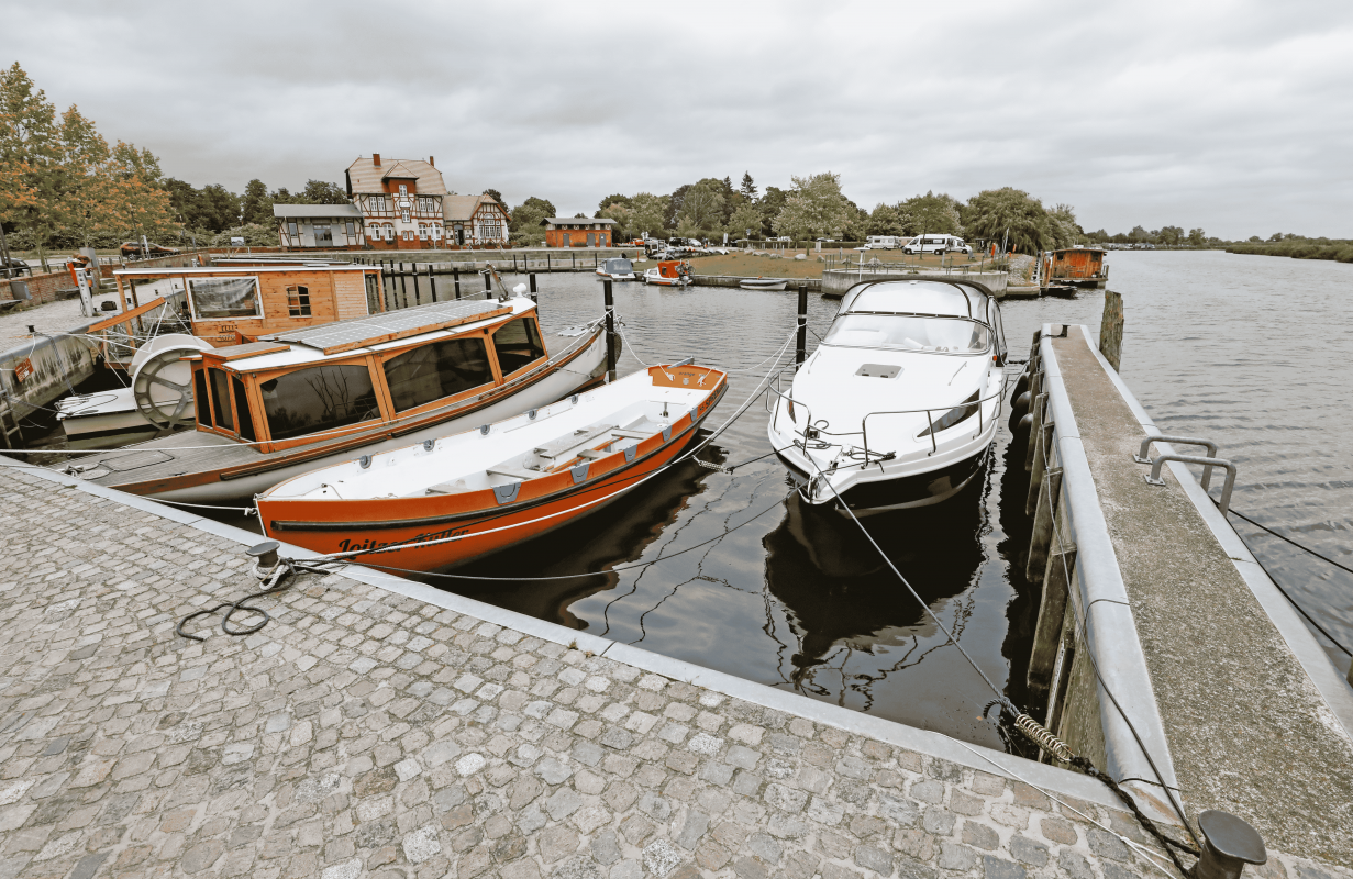 Boten bij de aanlegsteiger // © MV-T/Gohlke Boten bij de aanlegsteiger // © MV-T/Gohlke