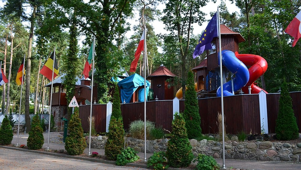 Ein gro&szlig;er Spielplatz steht f&uuml;r Gro&szlig; und Klein zur Verf&uuml;gung, &copy; Campingplatz Stubbenfelde