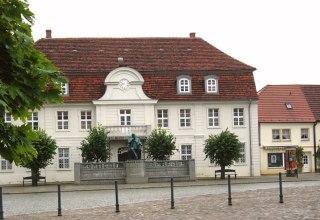 Fritz-Reuter-Literaturmuseum am Markt in Stavenhagen // © Fritz-Reuter-Literaturmuseum Fritz-Reuter-Literaturmuseum am Markt in Stavenhagen // © Fritz-Reuter-Literaturmuseum