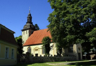 Au&szlig;enansicht der Kirche // &copy; Sabrina Wittkopf-Schade
