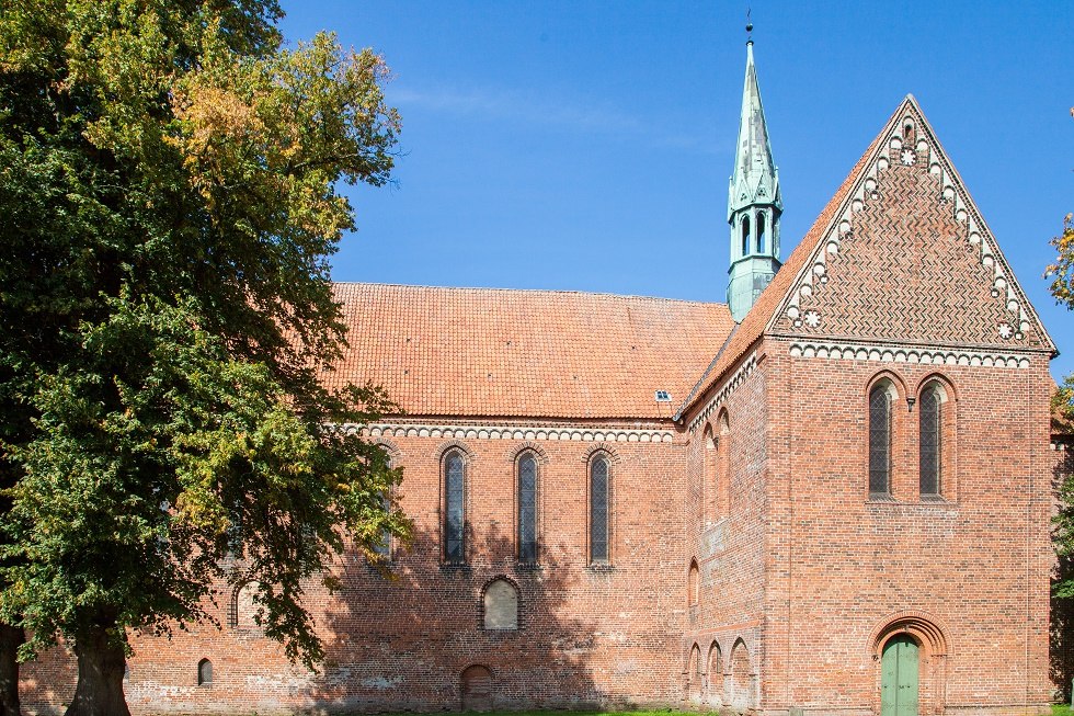 die Kirche Neukloster von der Südwestseite // © Frank Burger die Kirche Neukloster von der Südwestseite // © Frank Burger