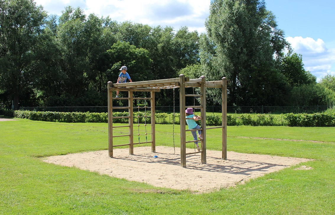 Kleiner Spielplatz in Untergoehren / Strandwiese, &copy; Kur- und Tourismus GmbH G&ouml;hren-Lebbin