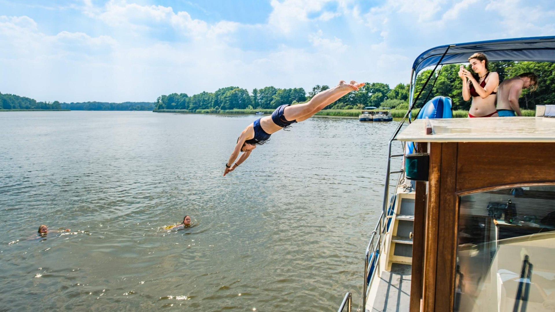 Der Sprung direkt ins klare Wasser der Müritz // © MV-T/Tiemann Der Sprung direkt ins klare Wasser der Müritz // © MV-T/Tiemann