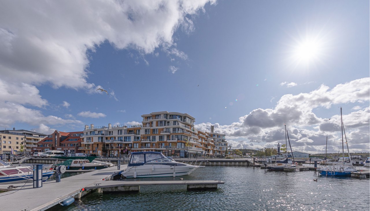 Hafenresidenz Waren (M&uuml;ritz) &ndash;
Ihr exklusiver R&uuml;ckzugsort am Warener Hafen, &copy; K&K Ferienimmobilien GmbH & Co.KG