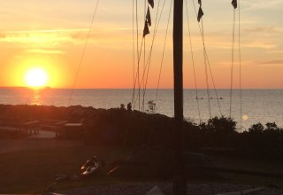 Die Sonne geht in der Ostsee unter. // &copy; Touristik Lohme