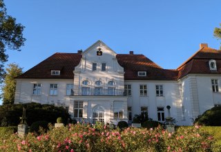 Badow Castle, uitzicht vanaf de dorpskant // &copy; privat