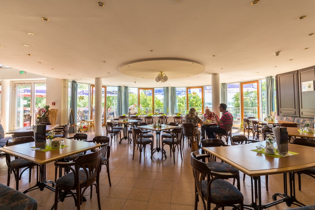 Großzügig und hell isst man hier sehr gut., © Ferienland Salem Großzügig und hell isst man hier sehr gut., © Ferienland Salem