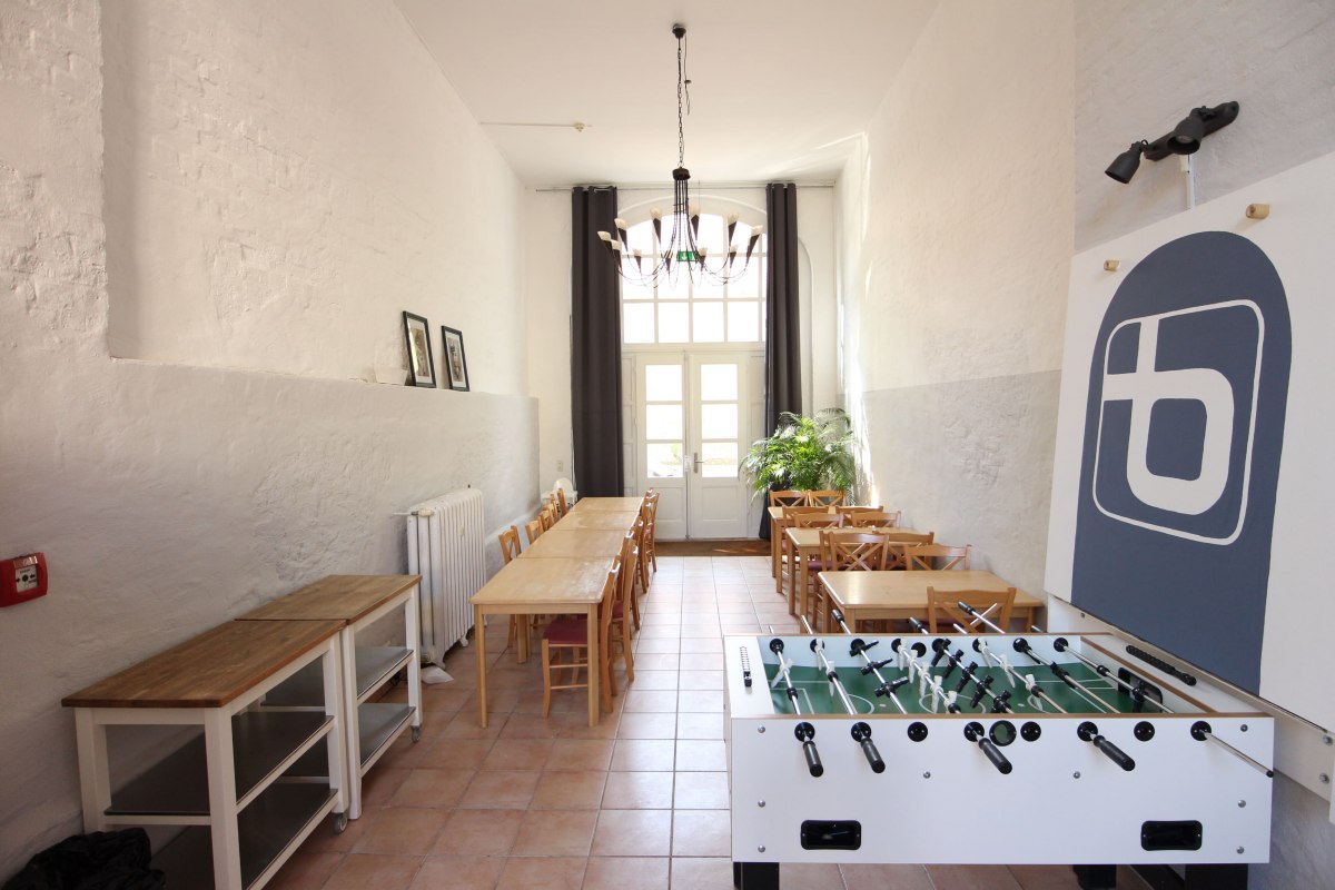 Fr&uuml;hst&uuml;cksraum im Hostel // &copy; Blue Doors Hostel