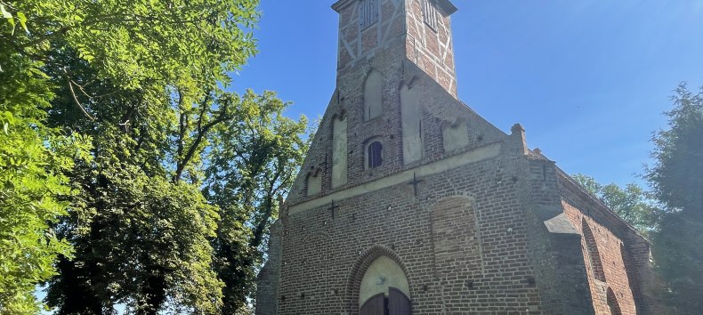 Vorderansicht Kirche Landow // &copy; Freundeskreis Kirche zu Landow e.V.