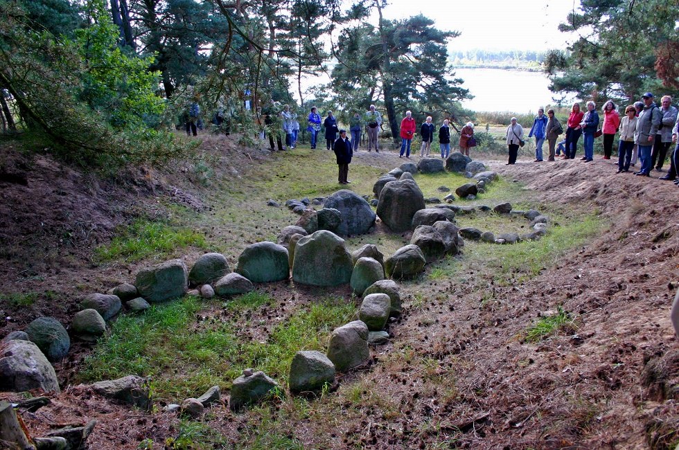 Rondleiding door de Vikinggraven in het voormalige handelscentrum Menzlin, © Sabrina Wittkopf-Schade Rondleiding door de Vikinggraven in het voormalige handelscentrum Menzlin, © Sabrina Wittkopf-Schade