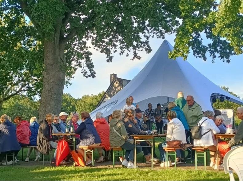 Das Open Air aus dem letzten Jahr war richtig gut besucht.Wir hoffen dieses Jahr mindestens genauso viele Gäste begrüßen zu dürfen // © KFKKM Das Open Air aus dem letzten Jahr war richtig gut besucht.Wir hoffen dieses Jahr mindestens genauso viele Gäste begrüßen zu dürfen // © KFKKM