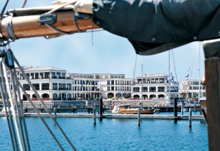 Die Yachthafenresidenz Hohe Düne vom Hafen aus // © Yachthafenresidenz Hohe Düne, www.hohe-duene.de Die Yachthafenresidenz Hohe Düne vom Hafen aus // © Yachthafenresidenz Hohe Düne, www.hohe-duene.de