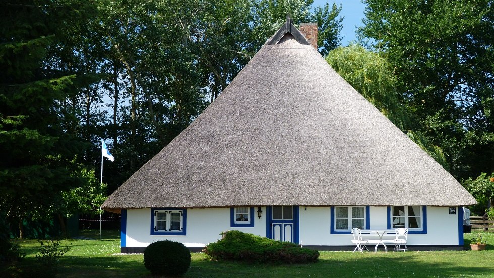 Een van de vier rietgedekte huizen in Freesenort // &copy; Ummanz-Information/Bordych