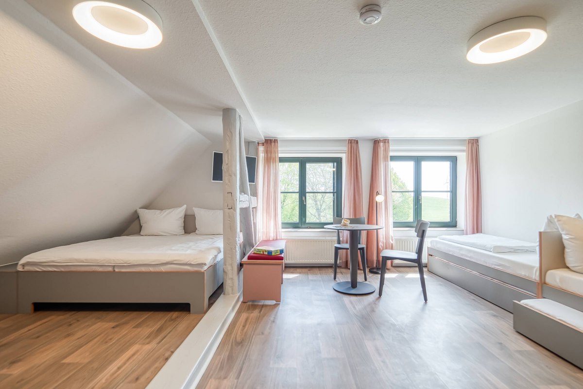 Mehrbettzimmer im Land- und Gruppenhaus Zarfzow // © AWO SANO Mehrbettzimmer im Land- und Gruppenhaus Zarfzow // © AWO SANO