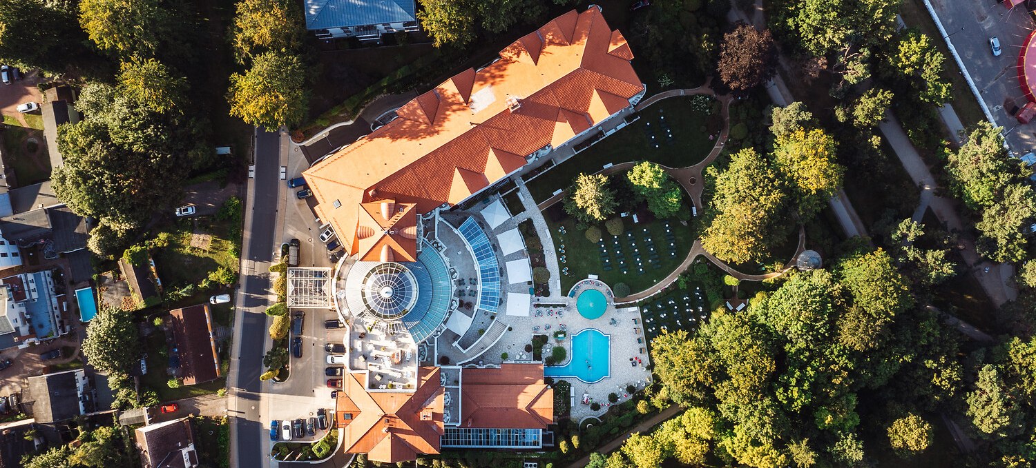 &copy; DSR Hotel Holding GmbH