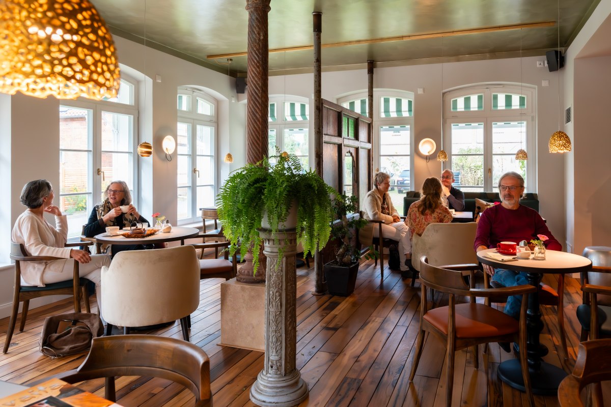 Gemütlichkeit und entspannte Atmosphäre im Klostercafé Gut Saunstorf // © Kloster Gut Saunstorf / Aneka Schwerdtfeger Gemütlichkeit und entspannte Atmosphäre im Klostercafé Gut Saunstorf // © Kloster Gut Saunstorf / Aneka Schwerdtfeger