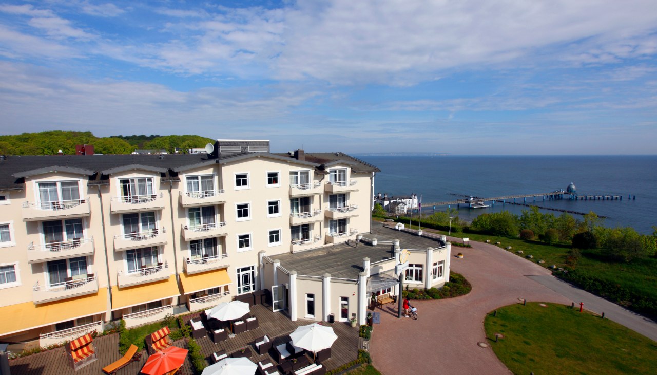 Hotelansicht mit Blick auf´s Meer, © Jochen Tack, Hotel Bernstein Hotelansicht mit Blick auf´s Meer, © Jochen Tack, Hotel Bernstein