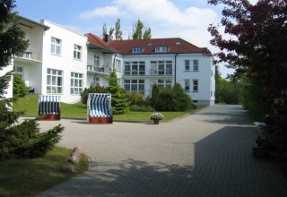 Kliniek Graal Müritz buitenaanzicht // © Klinik Graal Müritz Kliniek Graal Müritz buitenaanzicht // © Klinik Graal Müritz