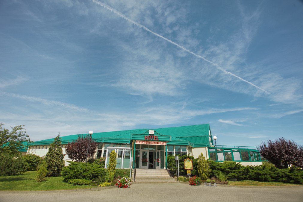 Ingang hotel, &copy; @EHRINGHAUS