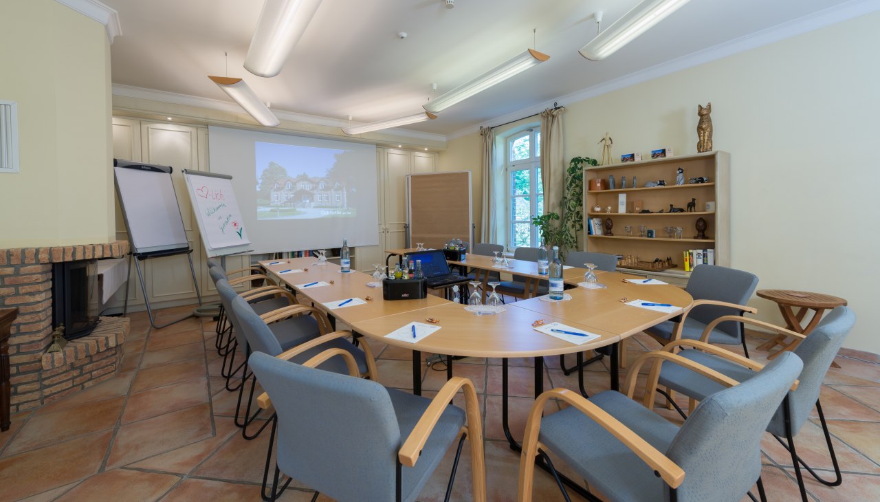 Seminariezaal voor buitenspelers in het landhuis Settin, &copy; Resort Gut Settin