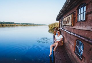 De beste manier om te ontspannen in de natuur is een rafttocht op de rivier de Peene // © MV-T/WorldonaBudget De beste manier om te ontspannen in de natuur is een rafttocht op de rivier de Peene // © MV-T/WorldonaBudget