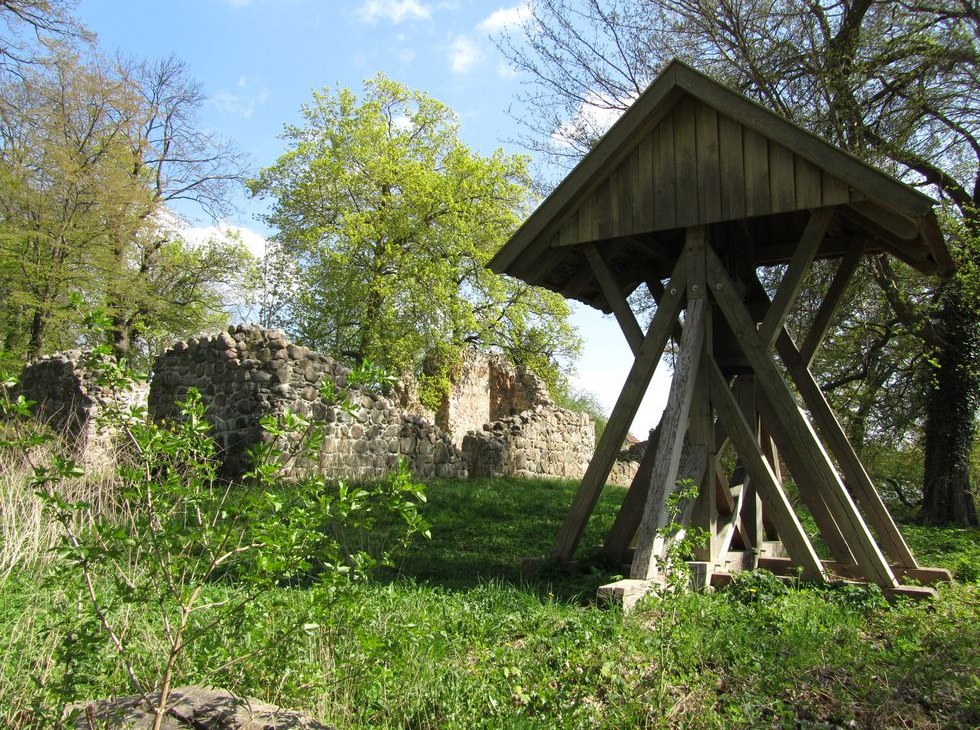 Glockenturm Kirchenruine Schorssow, © Jana Koch Glockenturm Kirchenruine Schorssow, © Jana Koch