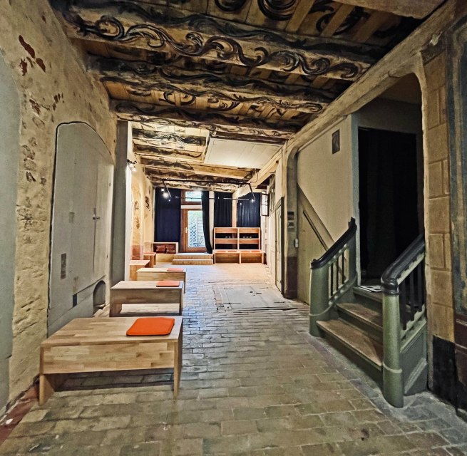 Blick von der Stra&szlig;e in den Raum hinein // &copy; M. Hotze