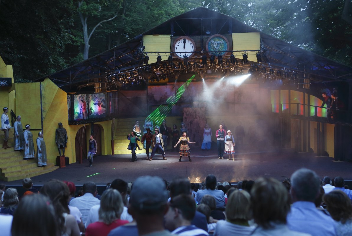 Szene aus der Theatershow „Vineta“ // © KoehlerVorpommersche Landesbühne Szene aus der Theatershow „Vineta“ // © KoehlerVorpommersche Landesbühne