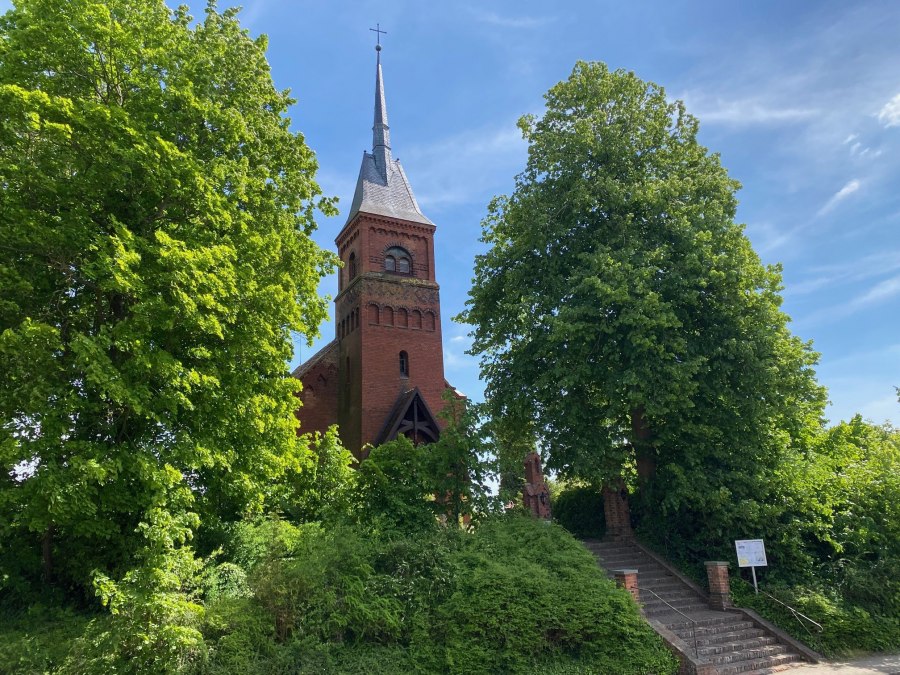 Kirche Wustrow, &copy; Amt Mecklenburgische Kleinseenplatte