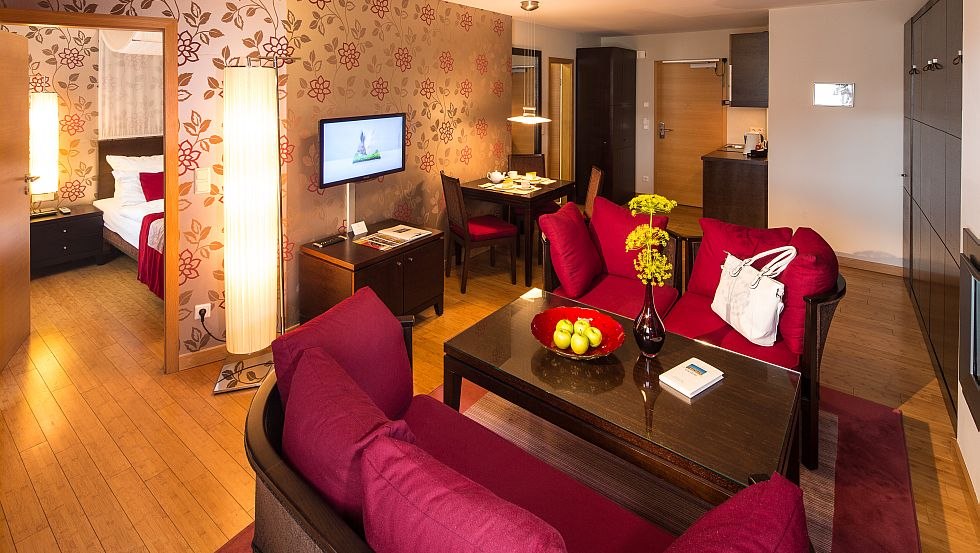 U kunt natuurlijke kleuren, sensuele materialen en eenvoudige, tijdloze elegantie verwachten. // &copy; www.berge.at