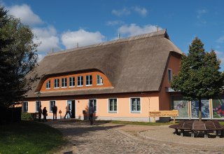 Au&szlig;enansicht des Besucherinformationszentrums des Naturparks Flusslandschaft Peenetal, &copy; Harald Karl