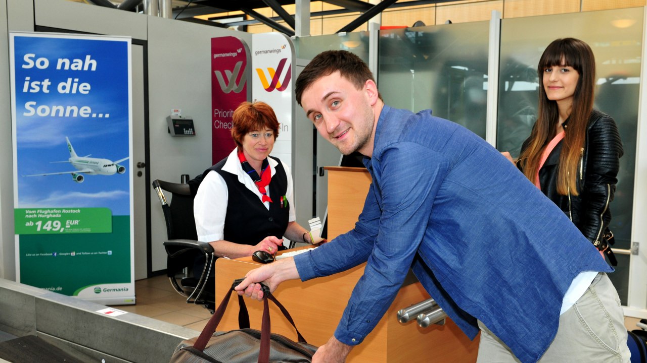 Check-In am Flughafen Rostock-Laage // &copy; Flughafen Rostock-Laage / angelikaheim