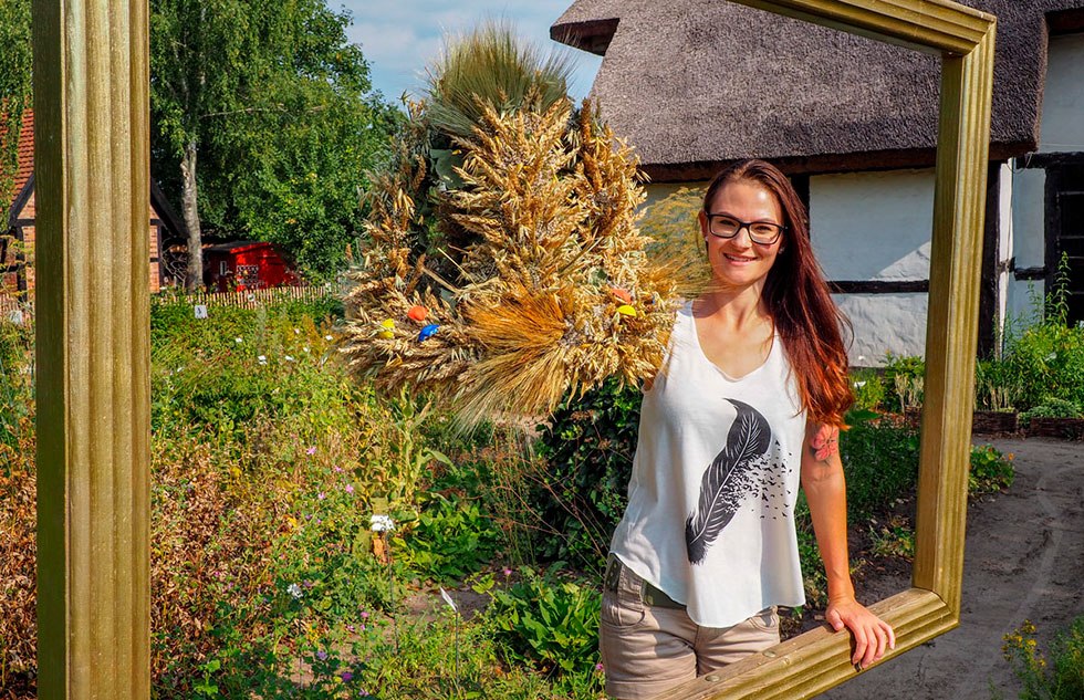 Viele kunstvolle Erntekronen k&ouml;nnen bestaunt werden, &copy; Freilichtmuseum Klockenhagen