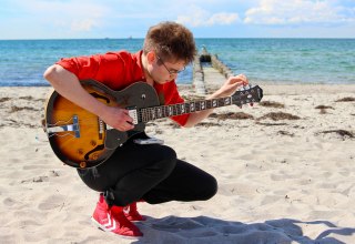 &copy; Felix Natschinski