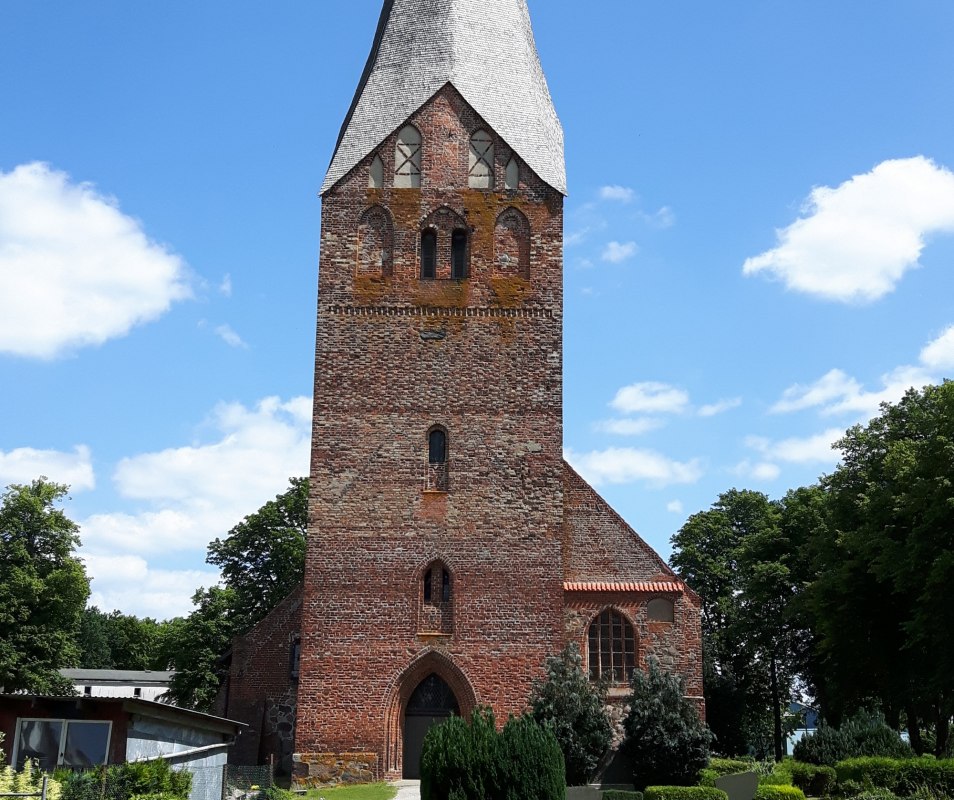 Es lohnt sich die Kirche in Wusterhusen von innen anzusehen. Den Schlüssel bekommt man im Pfarrhaus. // © tvv-michaelis Es lohnt sich die Kirche in Wusterhusen von innen anzusehen. Den Schlüssel bekommt man im Pfarrhaus. // © tvv-michaelis