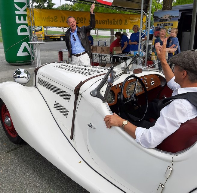 Oder m&ouml;gen sie es eher sportlich? Hier ein Cabrio Hansa Sport 1,7 am Start, bei Sonnenschein ist die Ausfahrt ein Highlight. // &copy; M. Brandt