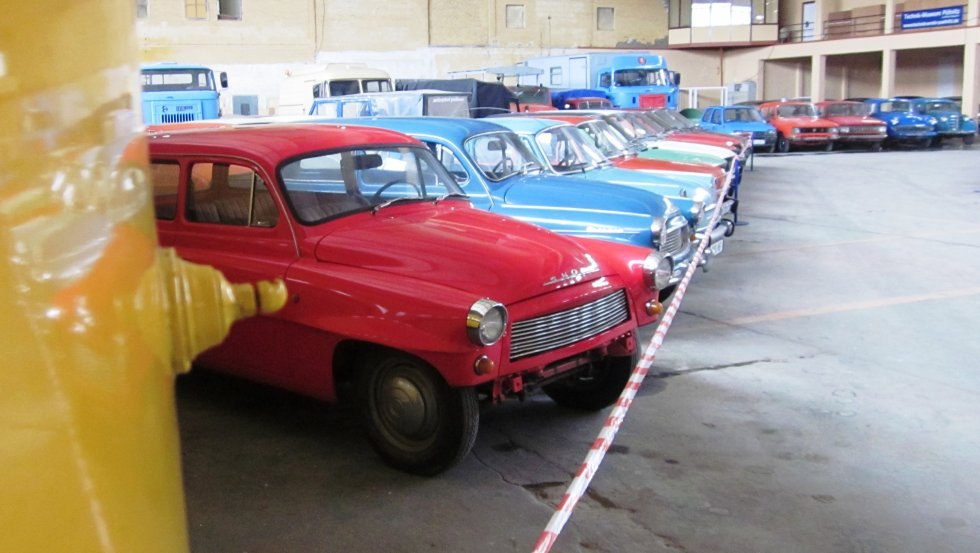 Blick in eine der Fahrzeughallen, © Technik-Verein Pütnitz Blick in eine der Fahrzeughallen, © Technik-Verein Pütnitz