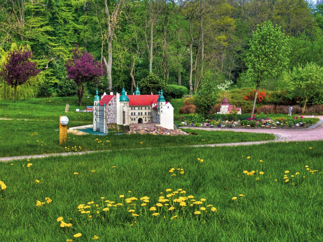 Fr&uuml;hlingshaftes Schloss G&uuml;strow (Modell) // &copy; gemeinn&uuml;tzige AFW GmbH/miniland MV