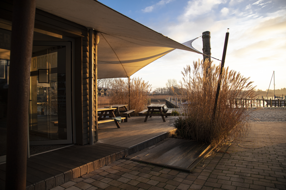 Sommerbistro in der Naturoase Gustow // © Florian Melzer/im-jaich Sommerbistro in der Naturoase Gustow // © Florian Melzer/im-jaich