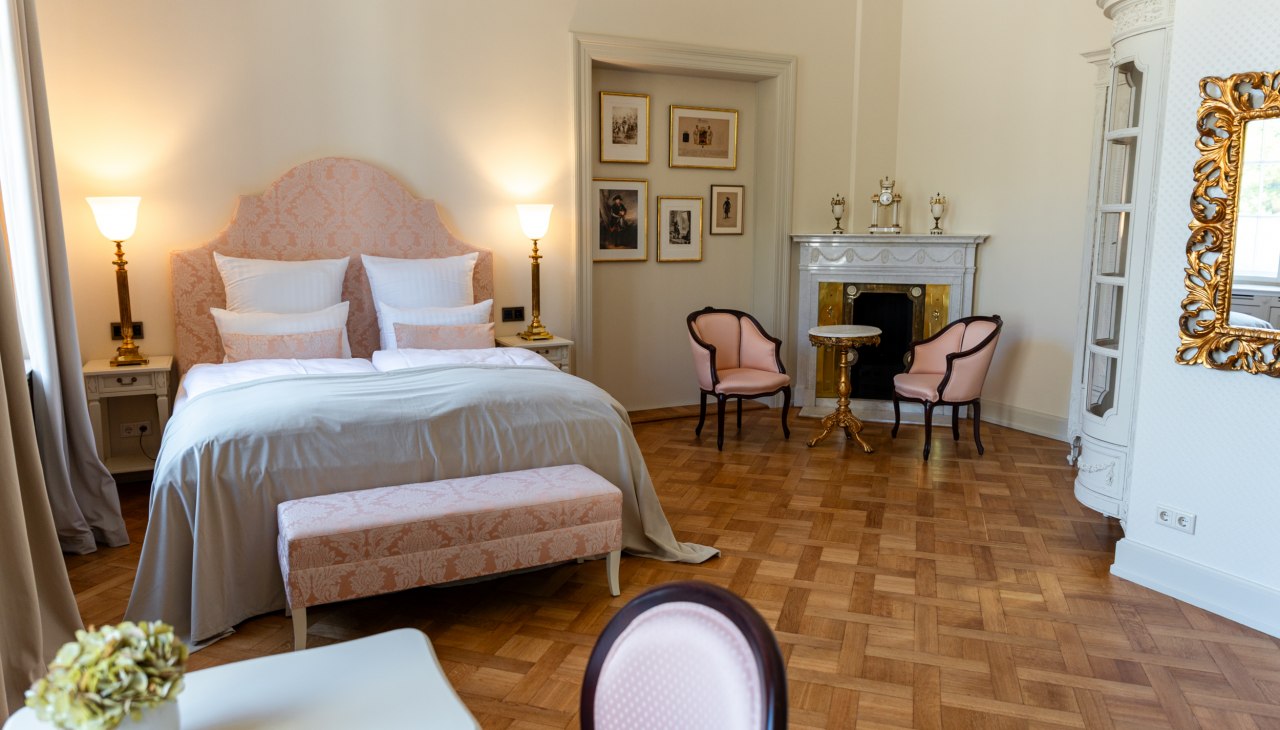 Eleganz und Charme zum Wohlf&uuml;hlen - Hotelzimmer im Schloss Neustrelitz, &copy; Schloss Neustrelitz / Bianka Pogadl