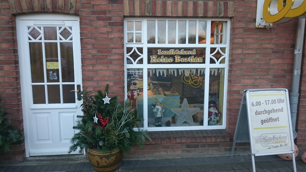 Unser Laden in Groß Roge mit Café // © Landbäckerei Heino Bastian Unser Laden in Groß Roge mit Café // © Landbäckerei Heino Bastian