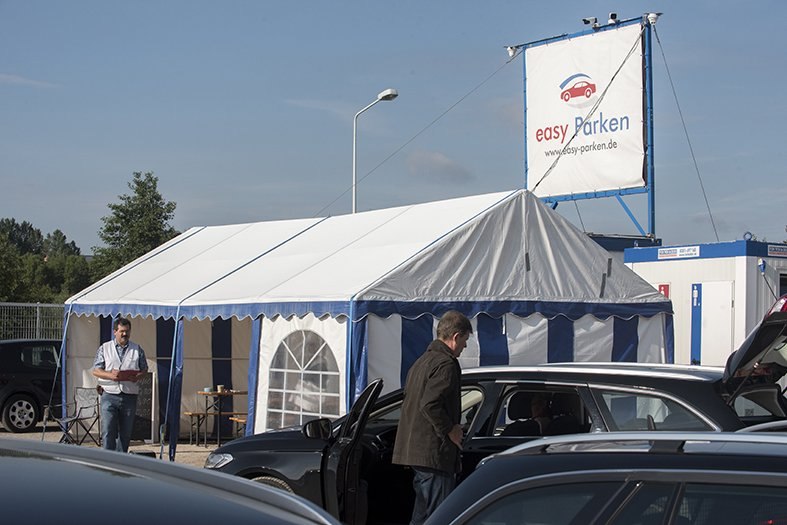 Ankunft auf unserem Parkgelände nur 2 Minuten vom Kreuzfahrtterminal entfernt, © easy Parken Ankunft auf unserem Parkgelände nur 2 Minuten vom Kreuzfahrtterminal entfernt, © easy Parken