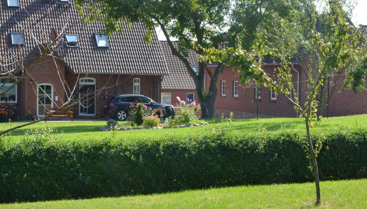 Gartenansicht mit beiden Häusern, © Falkenberg Gartenansicht mit beiden Häusern, © Falkenberg