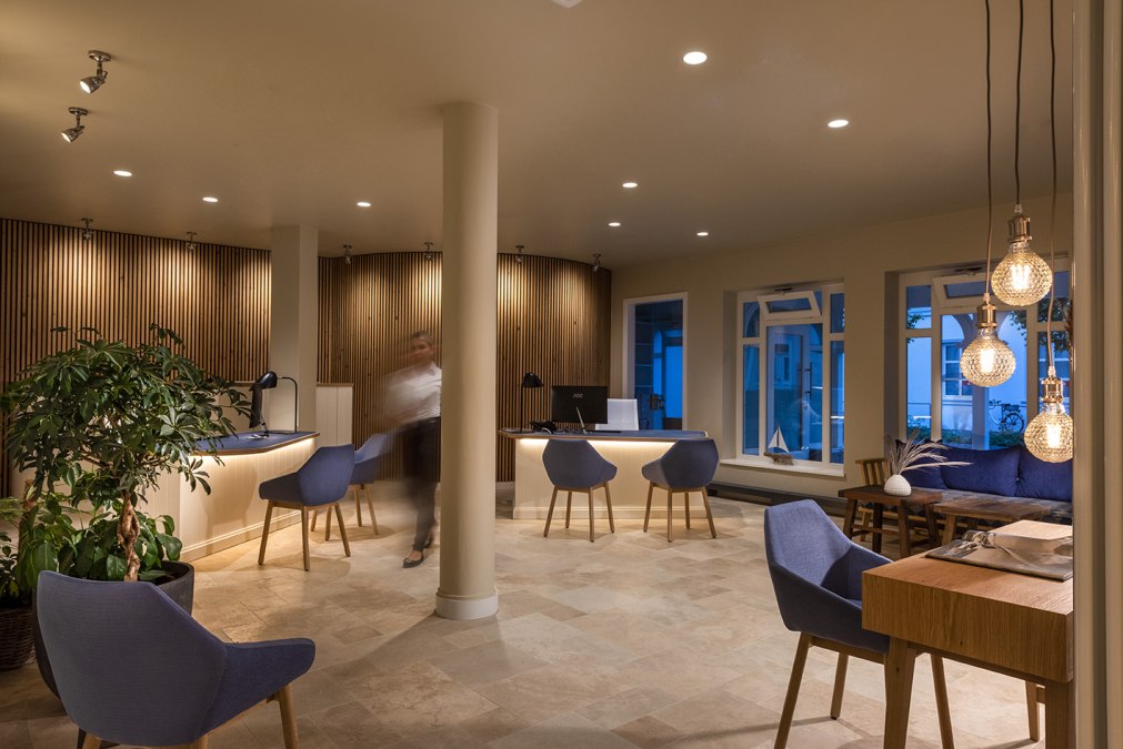 Ein Besuch in der Lobby des Loev - Vela Hotels, © VELA Hotels AG