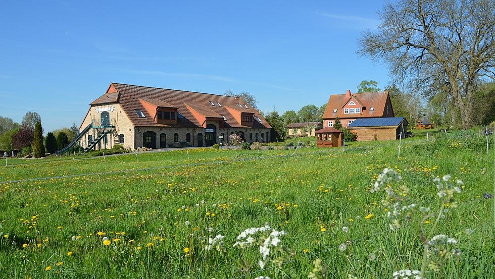 Sicht von der Straße auf das Gesamtobjekt, © Schittko Sicht von der Straße auf das Gesamtobjekt, © Schittko