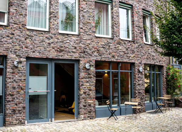 Studio // © MOVA PLACE - Yoga & Co. Studio Studio // © MOVA PLACE - Yoga & Co. Studio