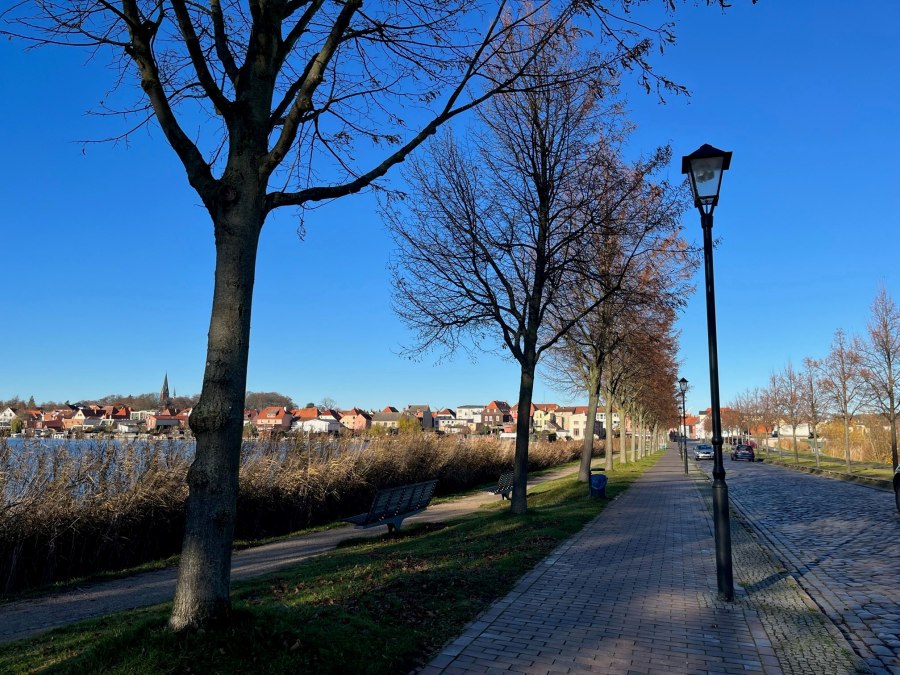 Sicht vom Erddamm auf die Altstadt, © Tourist-Information Malchow Sicht vom Erddamm auf die Altstadt, © Tourist-Information Malchow